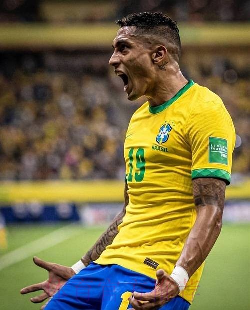 连场梅开二度，官方：拉菲尼亚当选本届西超杯最佳球员