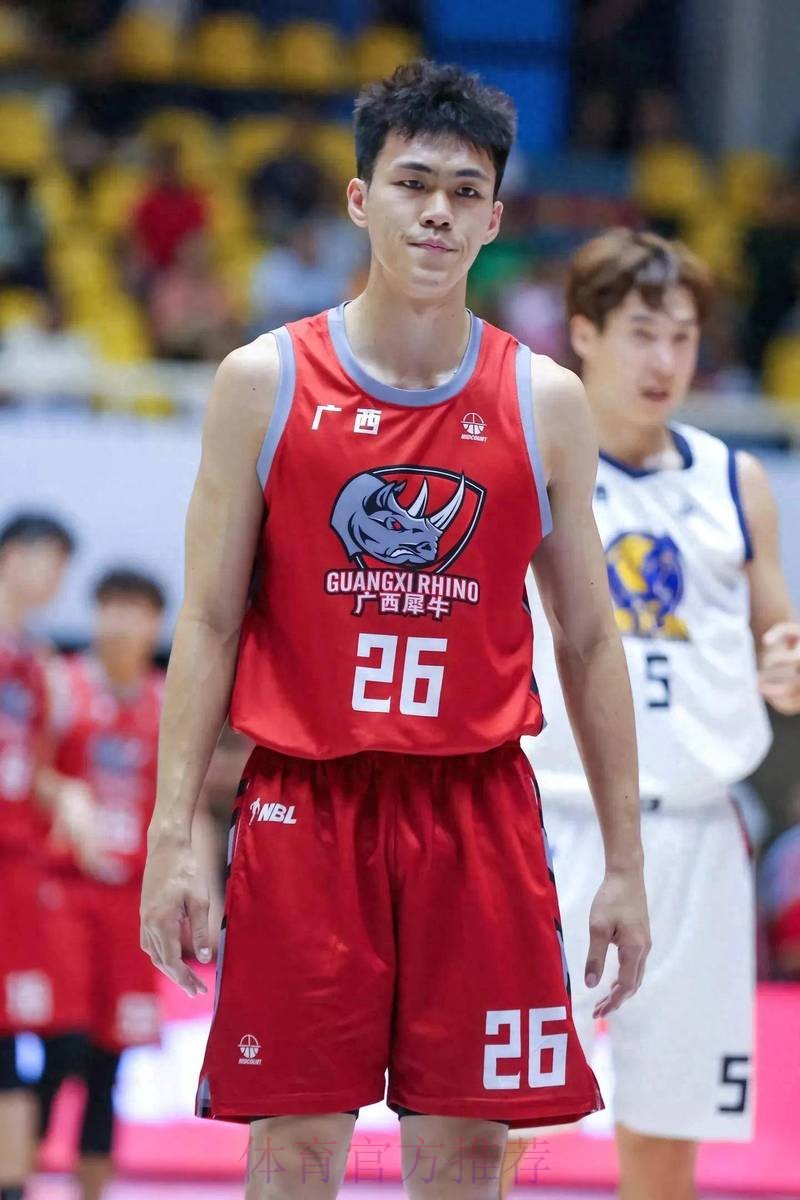 庞峥麟全场16中6，三分6中0得到15分1助攻1抢断